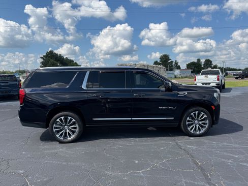 Used 2023 GMC Yukon XL Denali AWD/4WD image 8