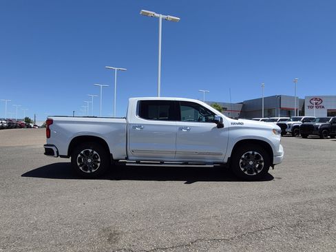 Used 2023 Chevrolet Silverado 1500 High Country w/ Technology Package AWD/4WD image 11