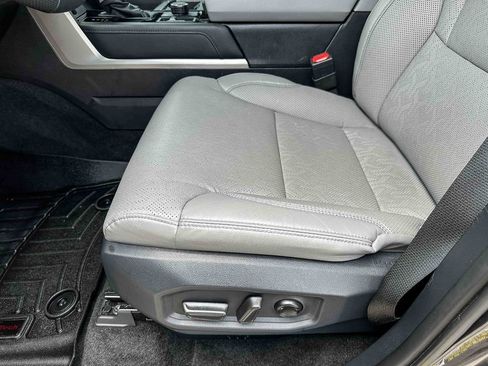 Used 2025 Toyota Tundra Limited AWD/4WD image 15