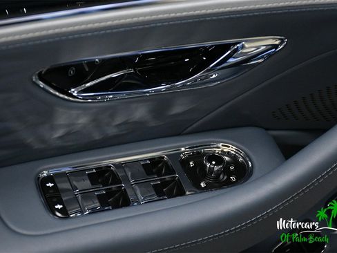 Used 2023 Bentley Flying Spur W12 image 19