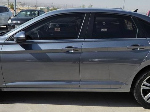 Used 2023 Volkswagen Jetta SE FWD image 6