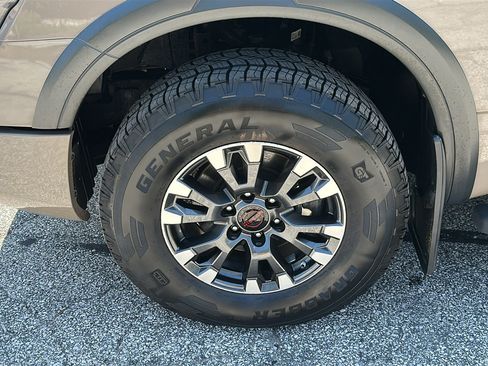 Used 2023 Nissan Titan PRO-4X w/ Pro-4x Convenience Package AWD/4WD image 9