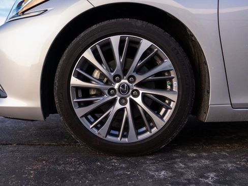 Used 2020 Lexus ES 300h w/ Premium Package image 8