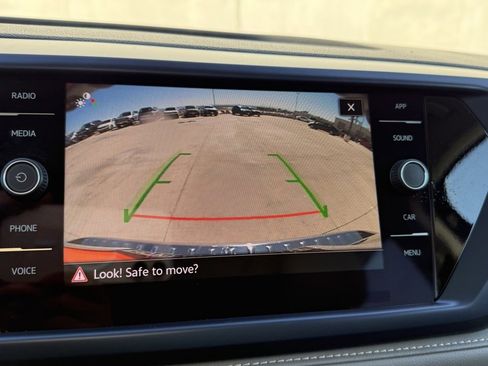 Certified 2024 Volkswagen Taos SE image 9