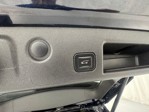 Used 2021 Chevrolet Equinox LT AWD/4WD image 16