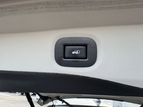 Used 2019 Nissan Rogue SV image 13