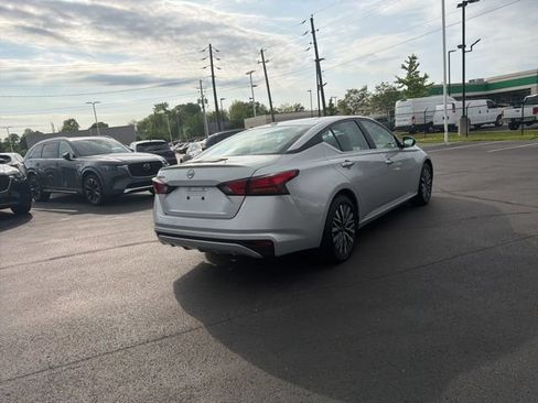 Used 2025 Nissan Altima 2.5 SV FWD image 9