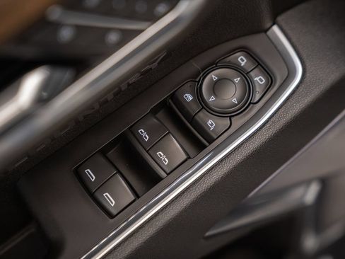 Used 2025 Chevrolet Silverado 1500 High Country AWD/4WD image 43