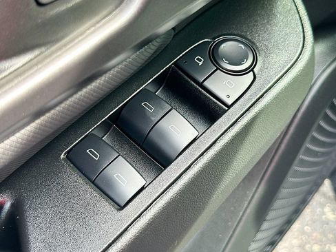 Certified 2025 Chevrolet Equinox EV LT FWD image 17