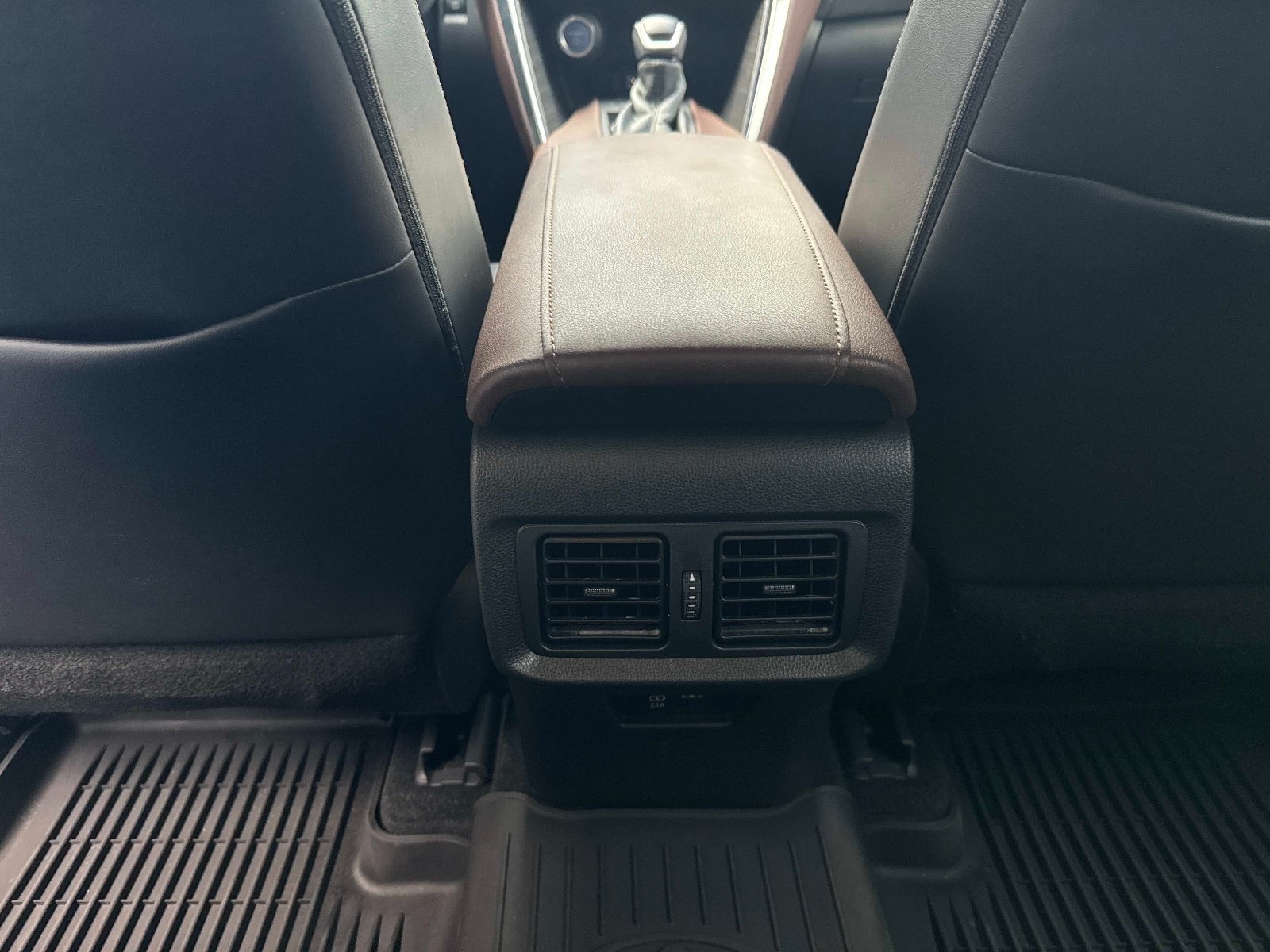 Used 2021 Toyota Venza Limited AWD/4WD image 17
