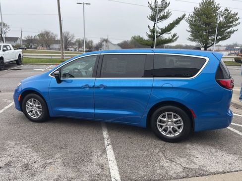 New 2026 Chrysler Pacifica Select image 18