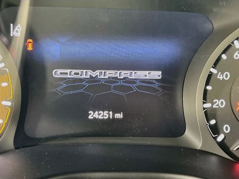 Used 2022 Jeep Compass Latitude w/ Convenience Group AWD/4WD image 12