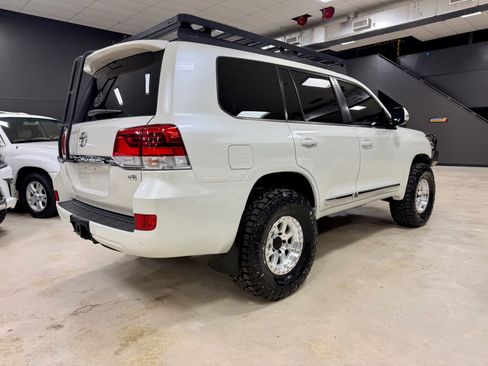 Used 2017 Toyota Land Cruiser image 8