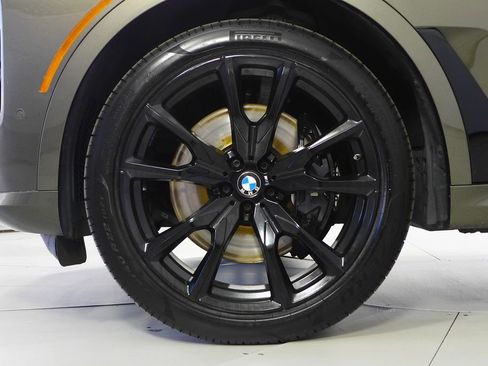 Used 2023 BMW X7 xDrive40i w/ M Sport Package image 5