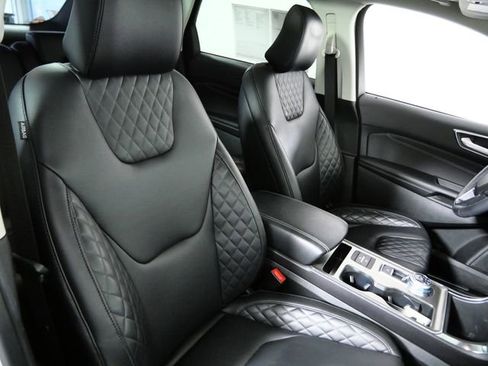 Certified 2023 Ford Edge Titanium w/ Class II Trailer Tow Package image 12