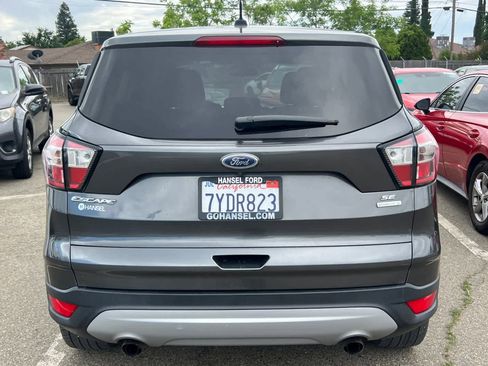 Used 2017 Ford Escape SE FWD image 5