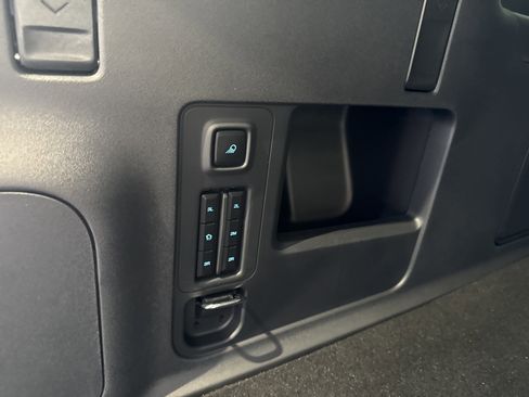 Certified 2025 Ford Expedition Max Platinum image 11