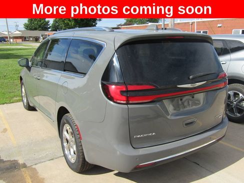 Used 2021 Chrysler Pacifica Limited w/ Premium & Safety Sphere Group AWD/4WD image 3