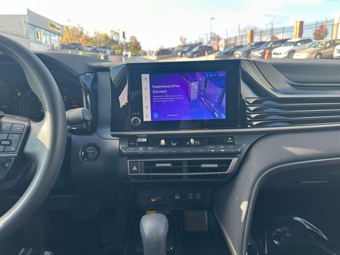 Used 2025 Toyota Camry LE image 18