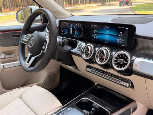 Used 2022 Mercedes-Benz GLB 250 image 21