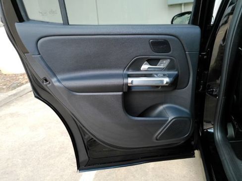 Used 2024 Mercedes-Benz GLB 250 w/ Driver Assistance Package image 19