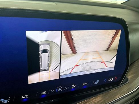 Used 2025 Chevrolet Suburban Z71 image 17