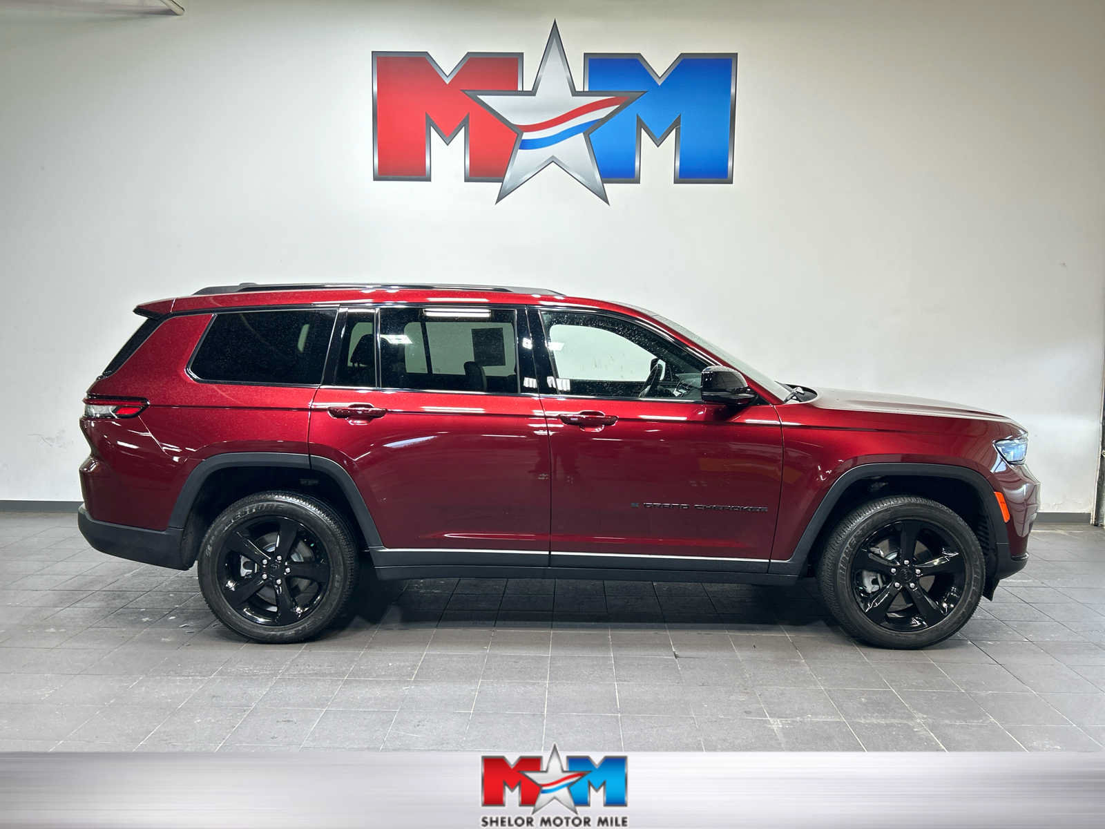Used 2024 Jeep Grand Cherokee L Altitude AWD/4WD image 1