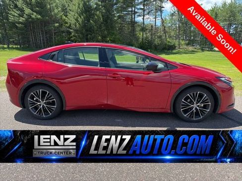 Used 2024 Toyota Prius XLE FWD image 1