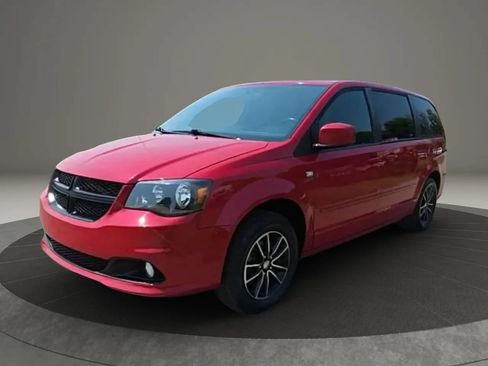 Used 2014 Dodge Grand Caravan SXT FWD image 3