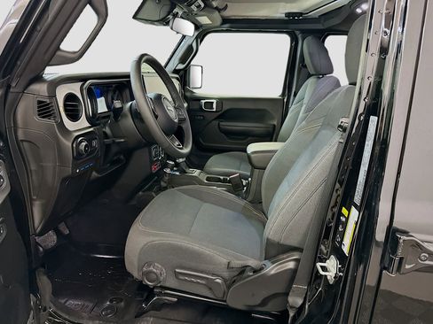 Used 2025 Jeep Wrangler Willys AWD/4WD image 13