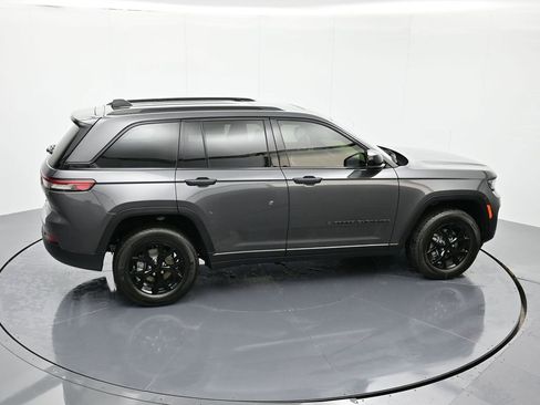 New 2025 Jeep Grand Cherokee Altitude AWD/4WD image 32