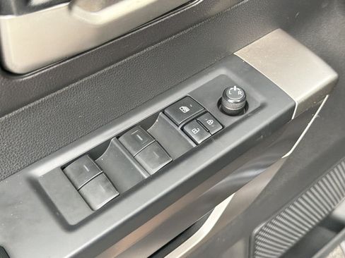 Used 2022 Toyota Tundra SR5 w/ SR5 Premium Package RWD image 18