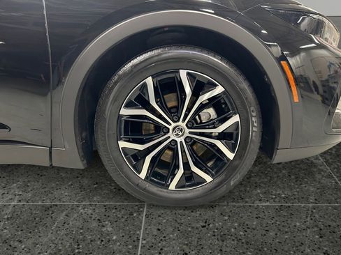 Used 2023 Toyota Crown Limited image 10