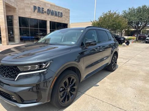 Certified 2023 Kia Sorento SX AWD/4WD image 2