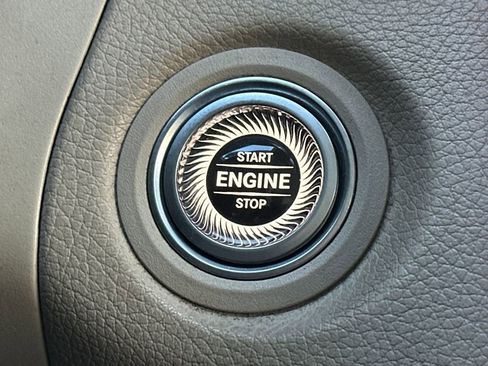 Used 2022 Mercedes-Benz GLC 300 image 21