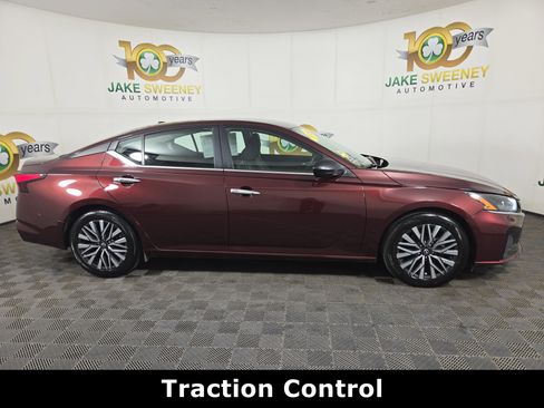Used 2024 Nissan Altima 2.5 SV FWD image 10