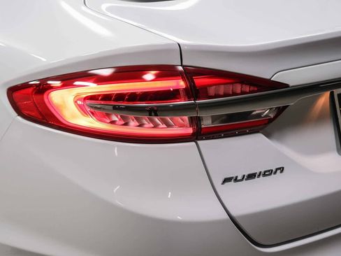 Used 2017 Ford Fusion SE image 7