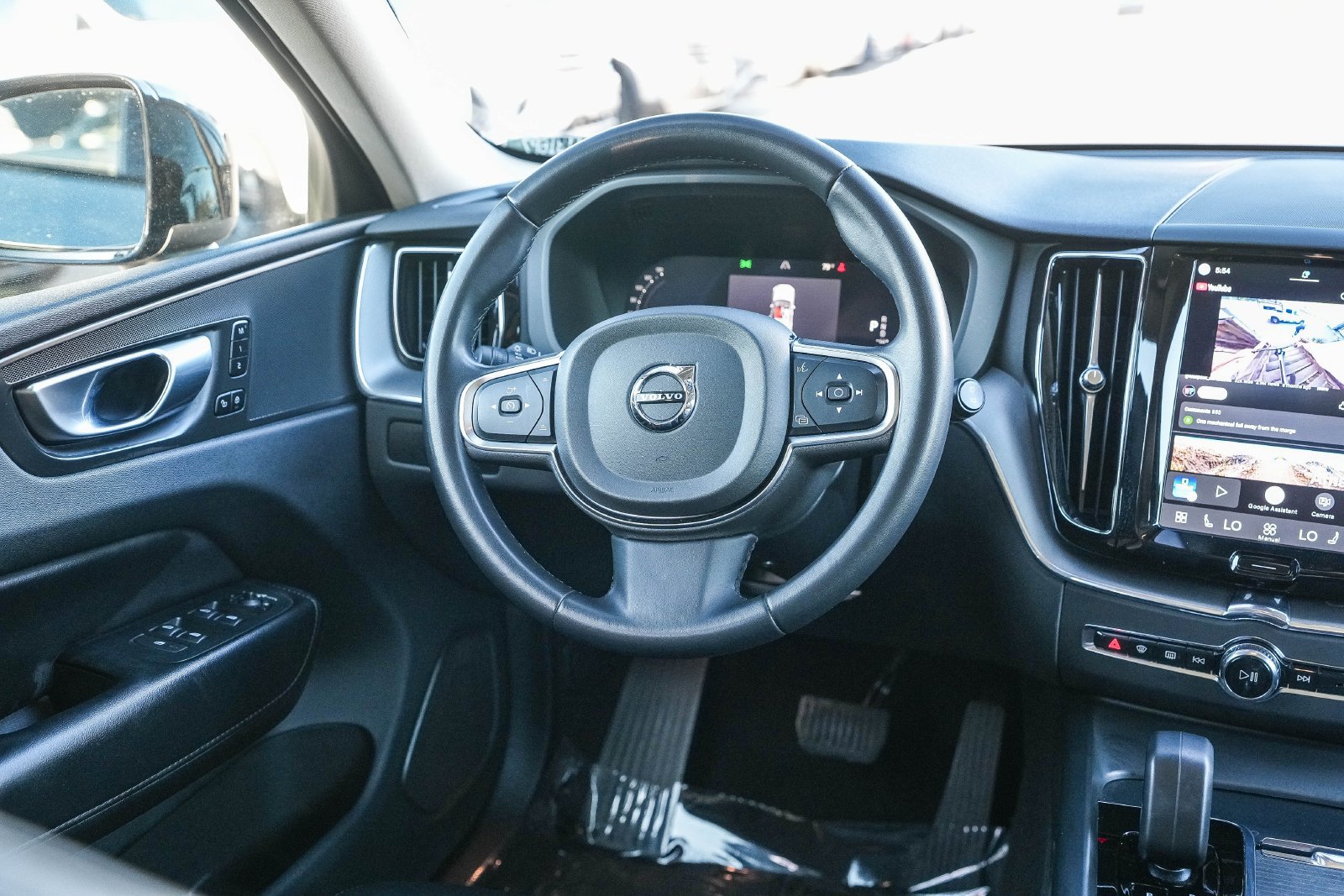 Used 2024 Volvo XC60 B5 Core AWD/4WD image 15