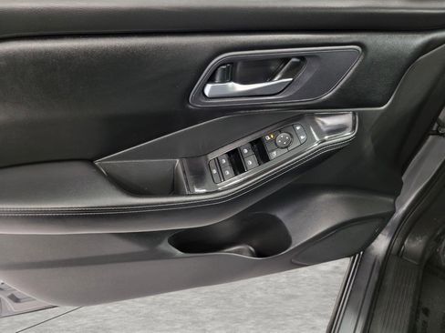 Used 2025 Nissan Rogue SV image 26