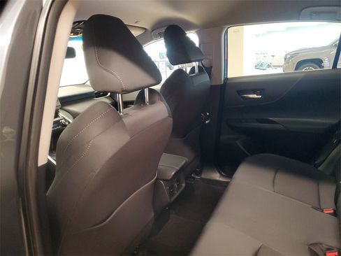 Used 2023 Toyota Venza LE image 12