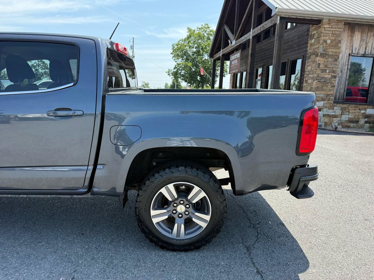 Used 2017 Chevrolet Colorado LT RWD image 33