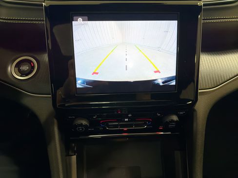 Used 2023 Jeep Grand Cherokee L Laredo image 18