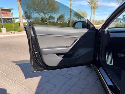 Used 2018 Tesla Model 3 Mid Range image 6