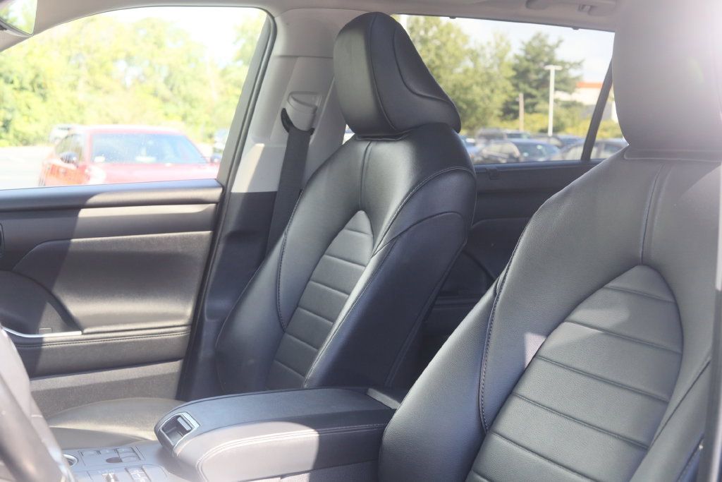 Used 2023 Toyota Highlander XLE AWD/4WD image 19