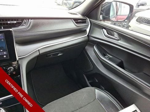 Certified 2024 Jeep Grand Cherokee Altitude image 16