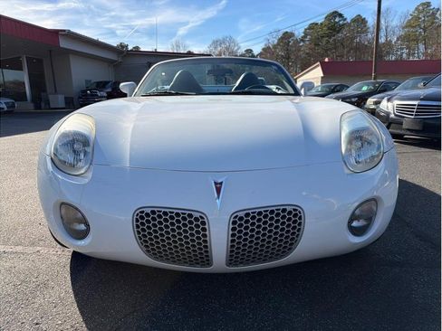 Used 2006 Pontiac Solstice Convertible w/ Premium Package image 2