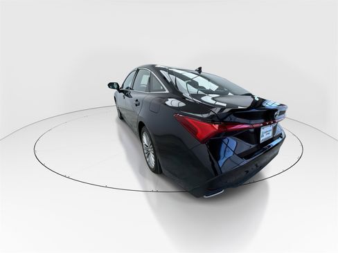 Used 2019 Toyota Avalon Limited image 6