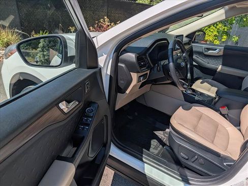 Used 2020 Ford Escape Titanium AWD/4WD image 28