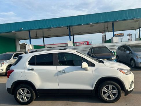 Used 2020 Chevrolet Trax LT w/ LT Convenience Package FWD image 6