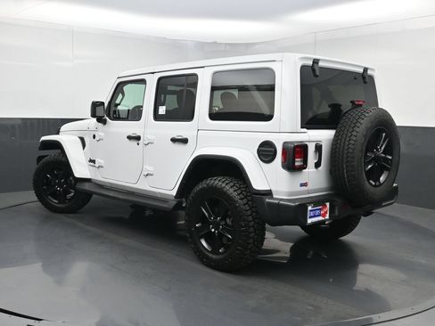 Used 2022 Jeep Wrangler Unlimited Sahara AWD/4WD image 24